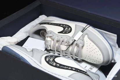 LOW DR JORDAN X AIR 1 553668-998 1218